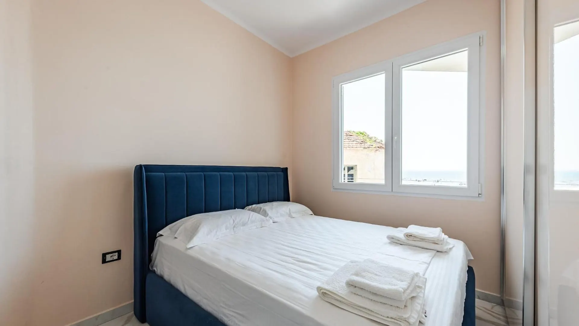 Modern Mirage Apartment Durres 0*,